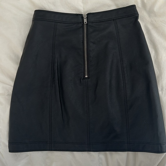 Abercrombie Vegan Leather Skirt - Picture 2 of 4